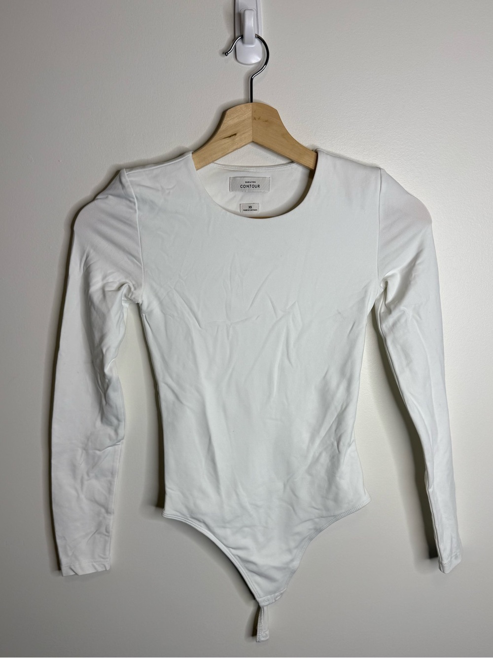 Babaton Contour Crew Longsleeve Bodysuit xs white Aritzia